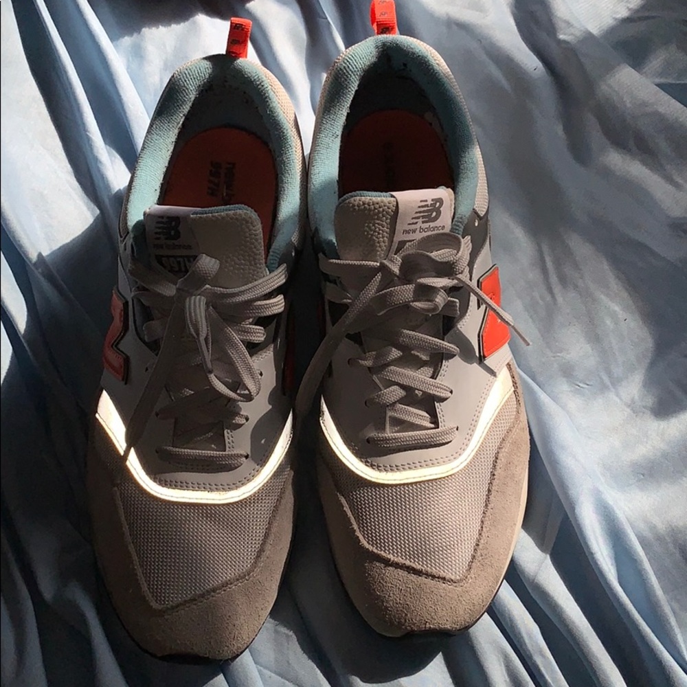 New Balance Retro 20 - Picture 2 of 4